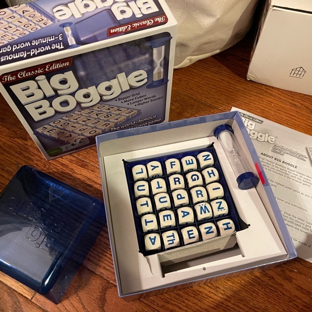 BIG BOGGLE Classic Edition Word Game Family Game Night Kids 8+ & Adults